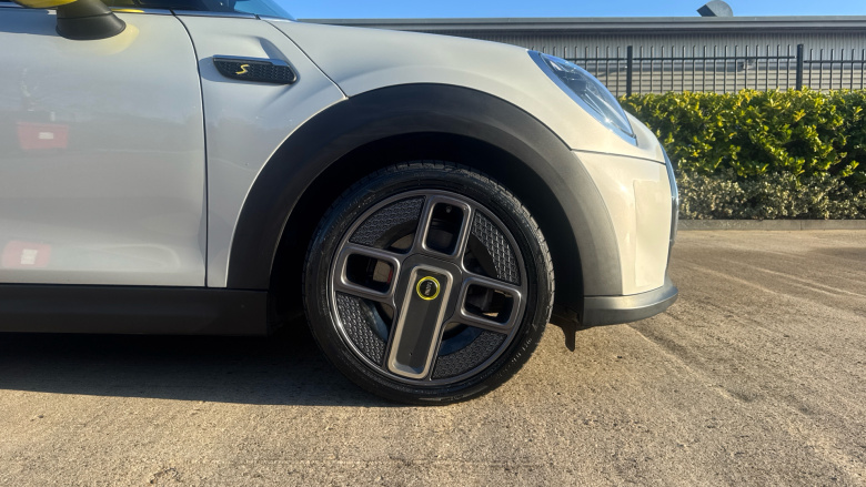 MINI Hatchback 135kW Cooper S Level 2 33kWh 3dr Auto Electric Hatchback